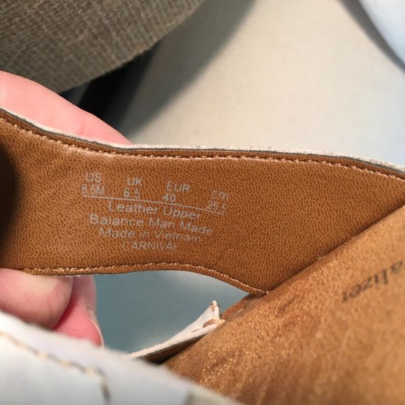 Natural Soul White Slides - Picture 5 of 5